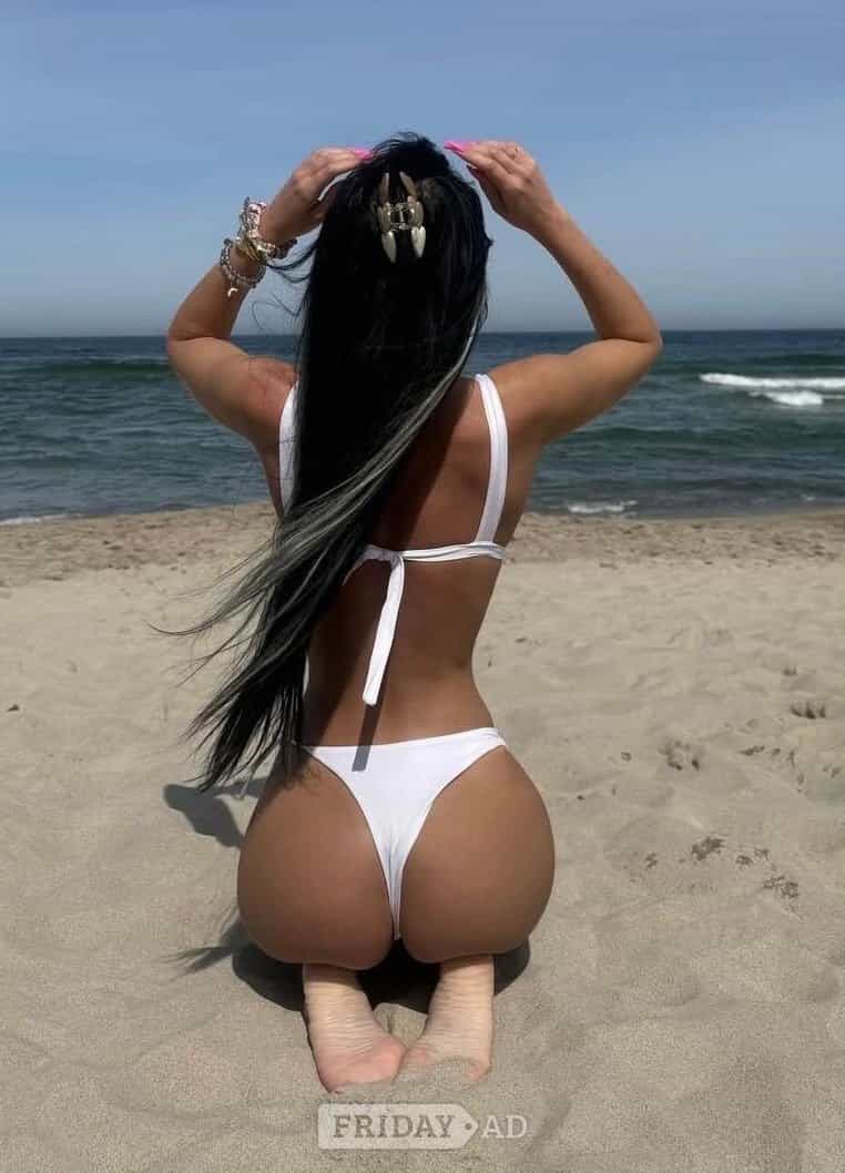 Isabella Loves Taking It Big, And Really Deep! main image