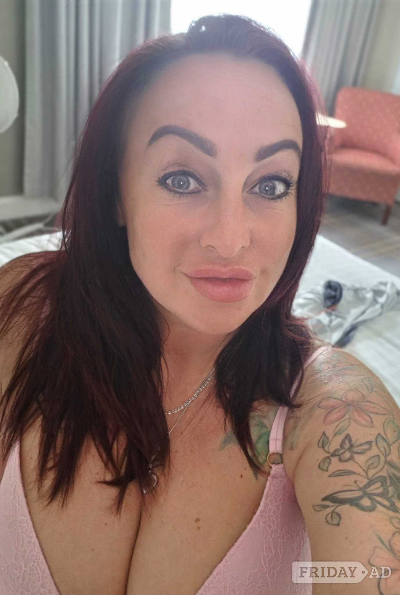Sexy English Curvy Gfe main image