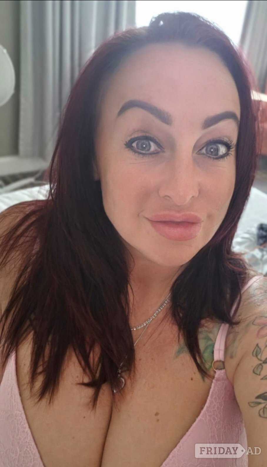 Sexy English Curvy Gfe main image