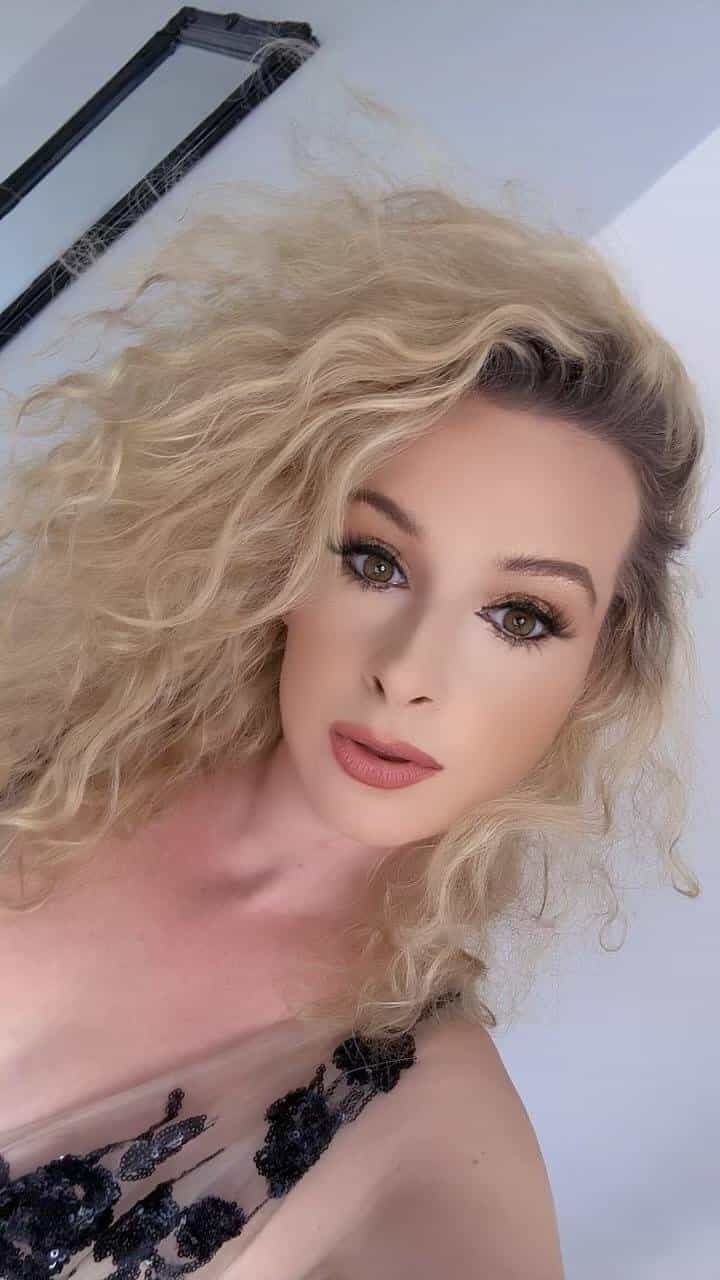 Sultry, British Goddess, Offering Luxurious Tantra Senual Erotic Massage.  main image