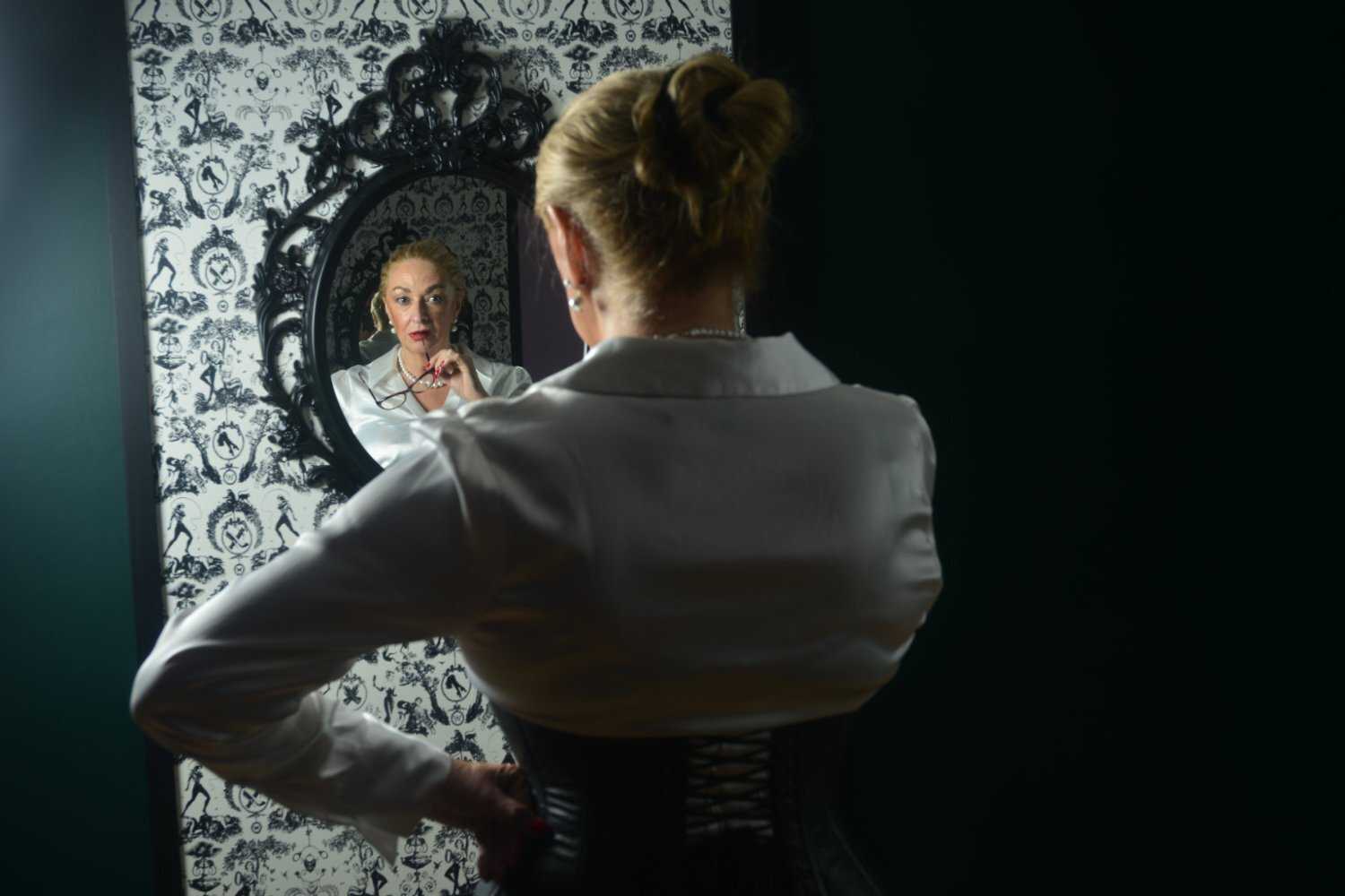 Mistress Diana Tame, London Trained Dominatrix West Sussex main image