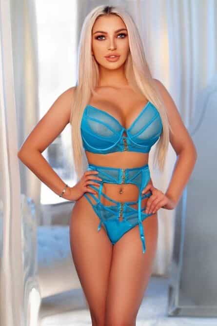 Enjoy A Playful And Memorable Evening In Berkshire With Julia—she’s Ready To Make Your Night Unforgettable. main image