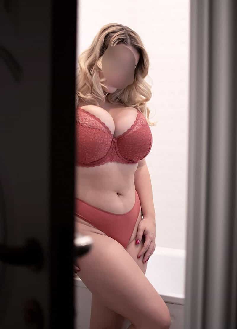 👅 Queen Of Service 🫦 main image