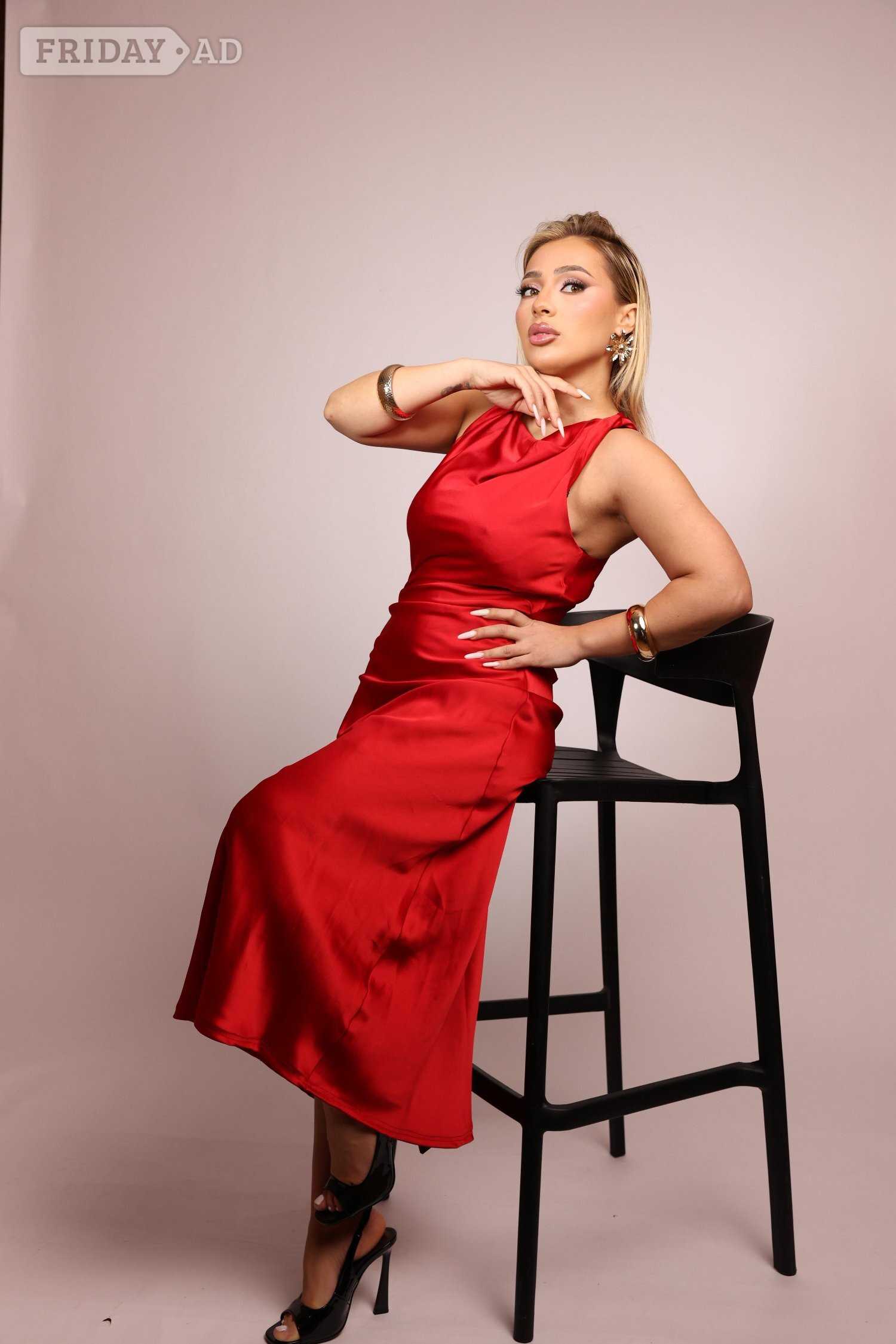 Spend An Exciting Night With Blonde Beauty Carolina! main image