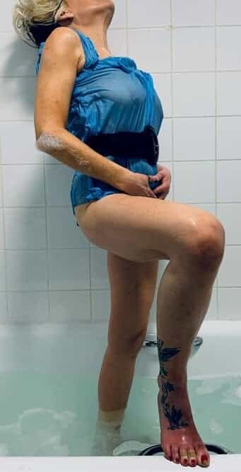 Based In East London /essex........hello Horny Gents!!! I'm Emma, A Frisky English Mature Blonde ....please Call main image
