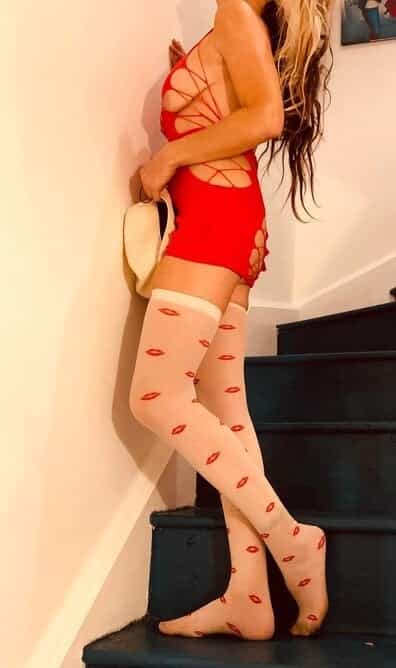 Based In East London /essex........hello Horny Gents!!! I'm Emma, A Frisky English Mature Blonde ....please Call main image