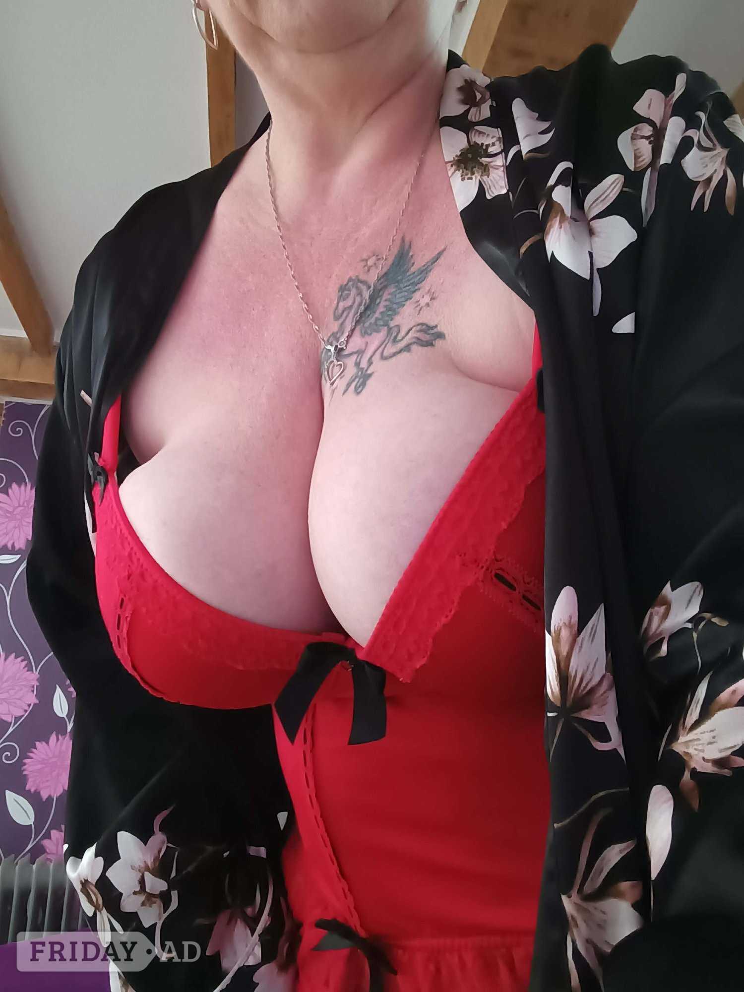 Busty And Curvy Qualified Massage Therapist main image