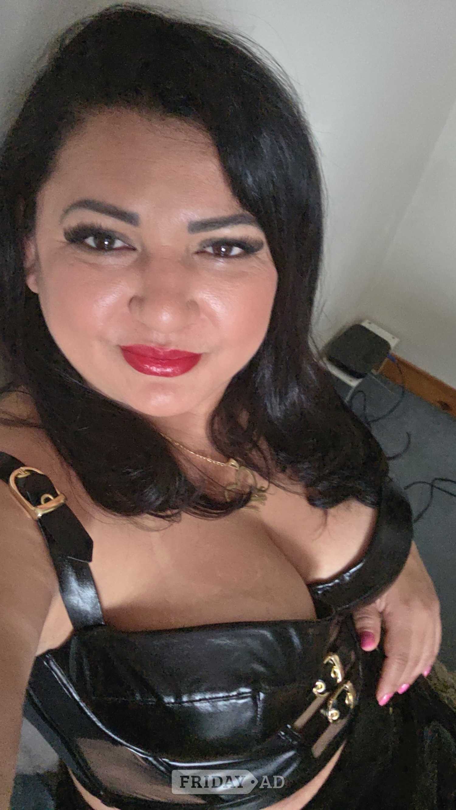Julie Gfe Brazilian main image