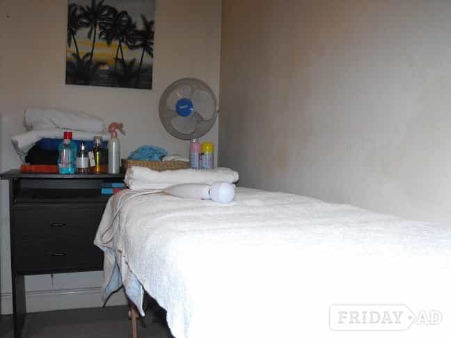 Mature Masseur Offers Full Body Massage For Males & Females No Age Restriction 9am  Till Late  Over 25yrs Experience main image