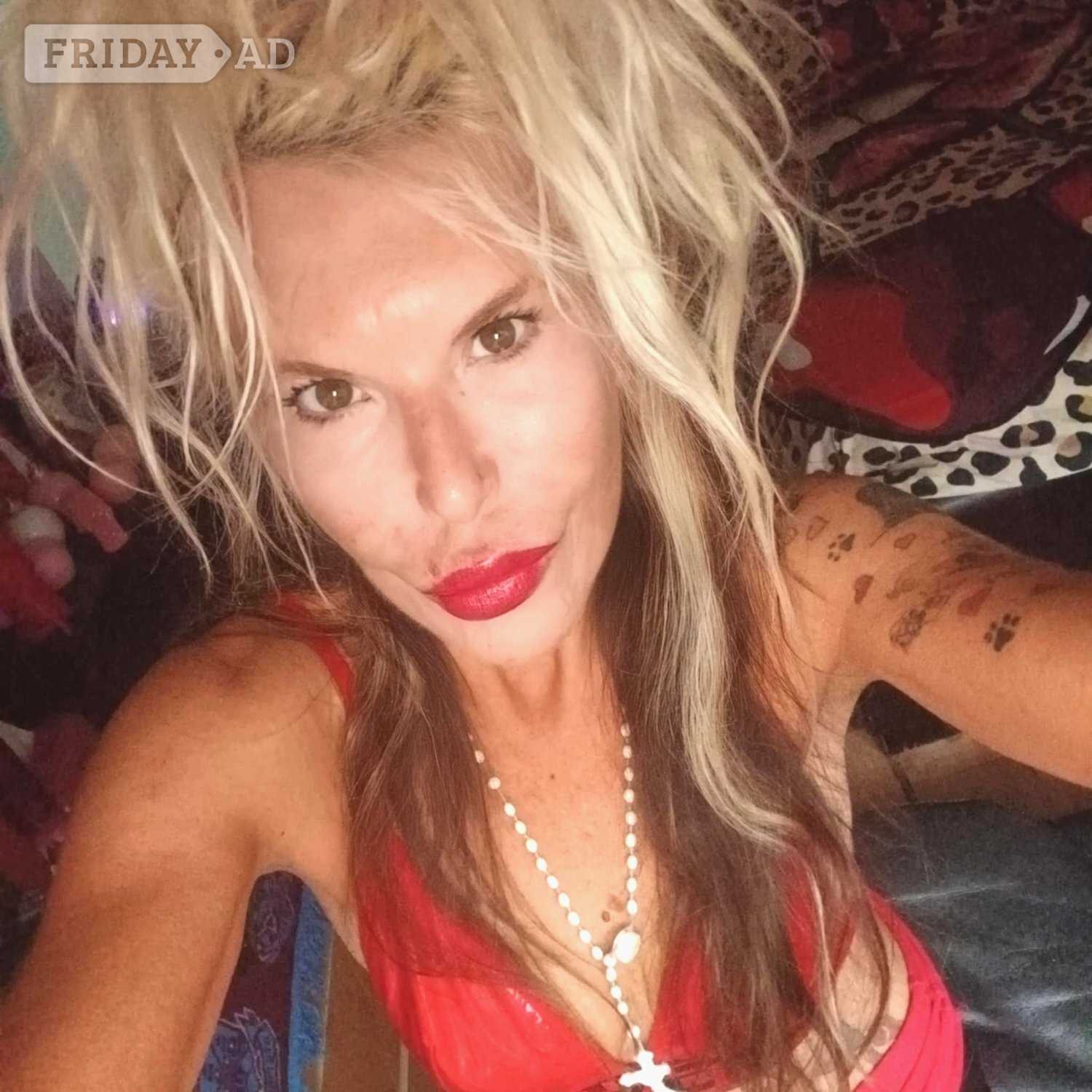 Based In East London /essex........hello Horny Gents!!! I'm Emma, A Frisky English Mature Blonde ....please Call main image