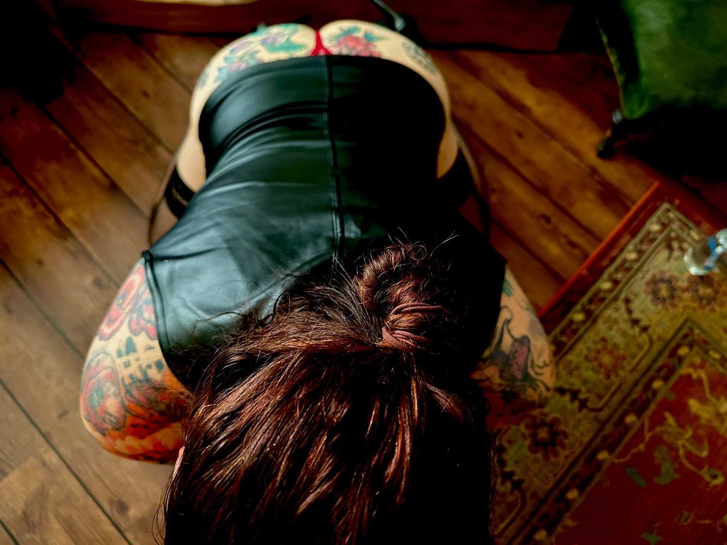 Cheeky 'glory Hole' Or Massage And More Straight Guys Only! main image