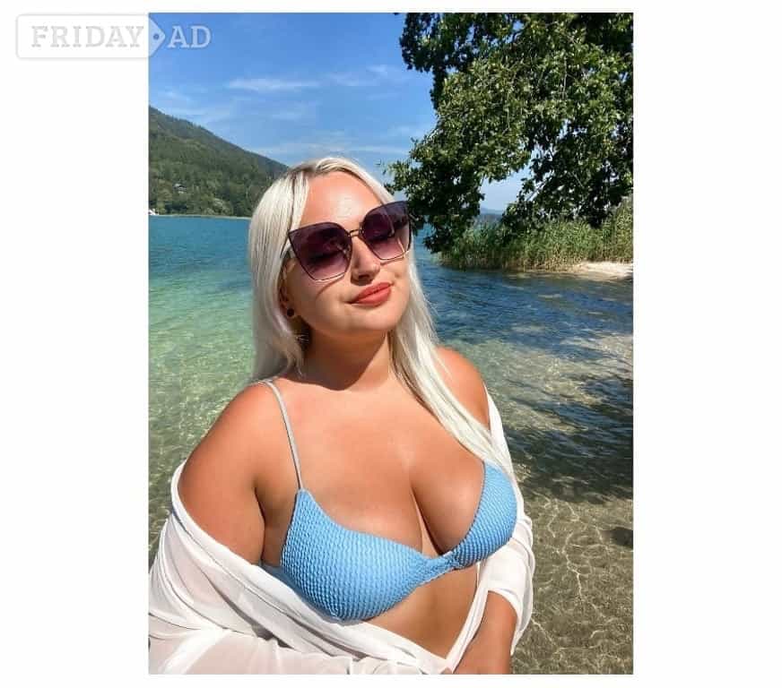 Selena   Gorgeous Blonde Italian main image