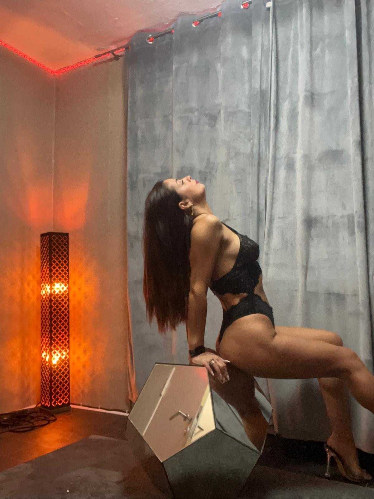   Natalie Party Girl Deep Throat  Bdsm Strapon  main image