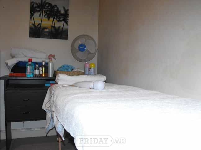 Mature Masseur Offers Full Body Massage For Females Only No Age Restriction 9am  Till Late  Over 25yrs Experience main image