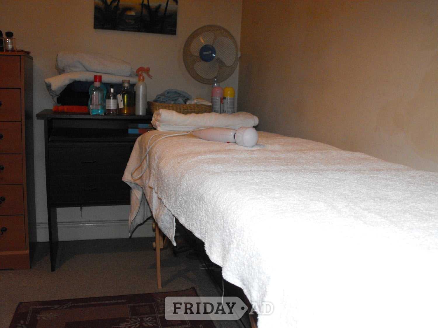 Mature Masseur Offers Full Body Massage For Females Only No Age Restriction 9am  Till Late  Over 25yrs Experience main image