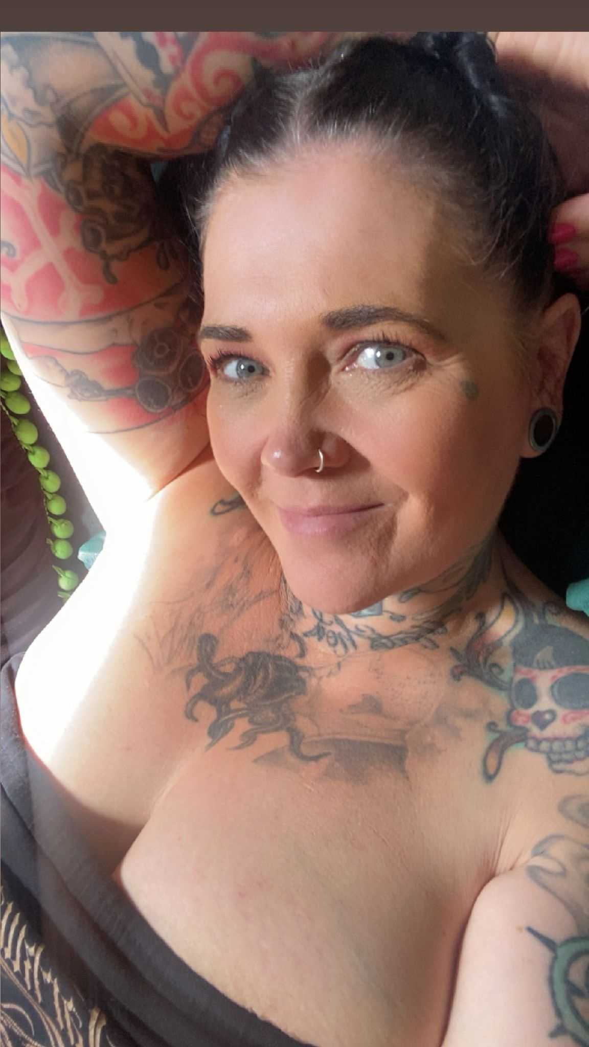 Roxy French Tattooed Medway Milf  main image