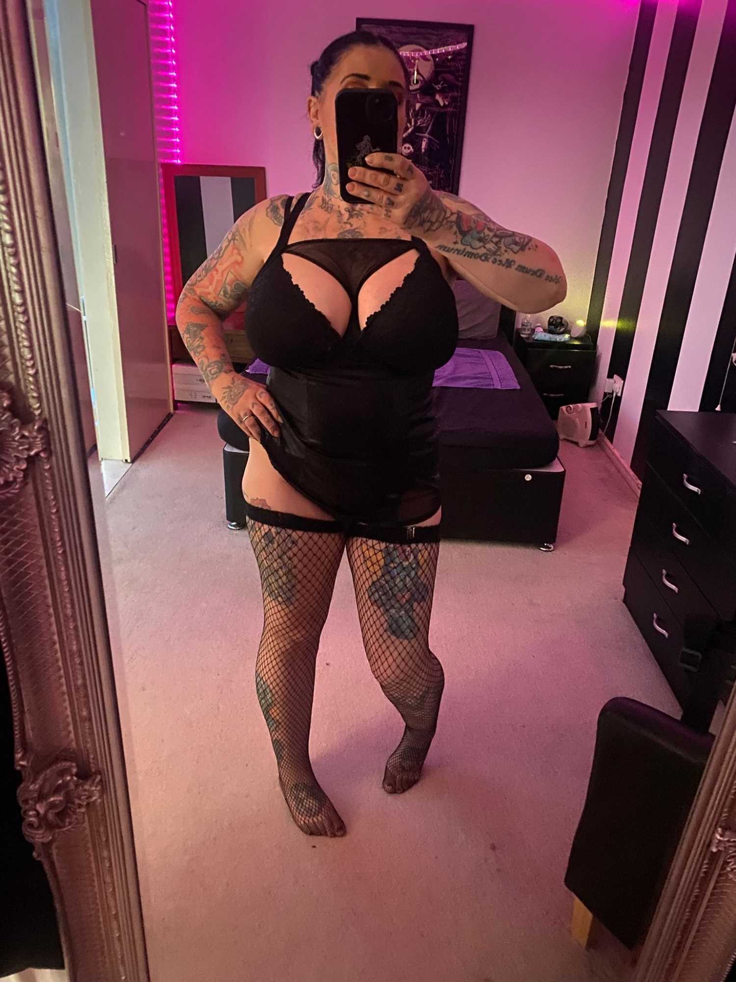 Roxy French Tattooed Medway Milf  main image