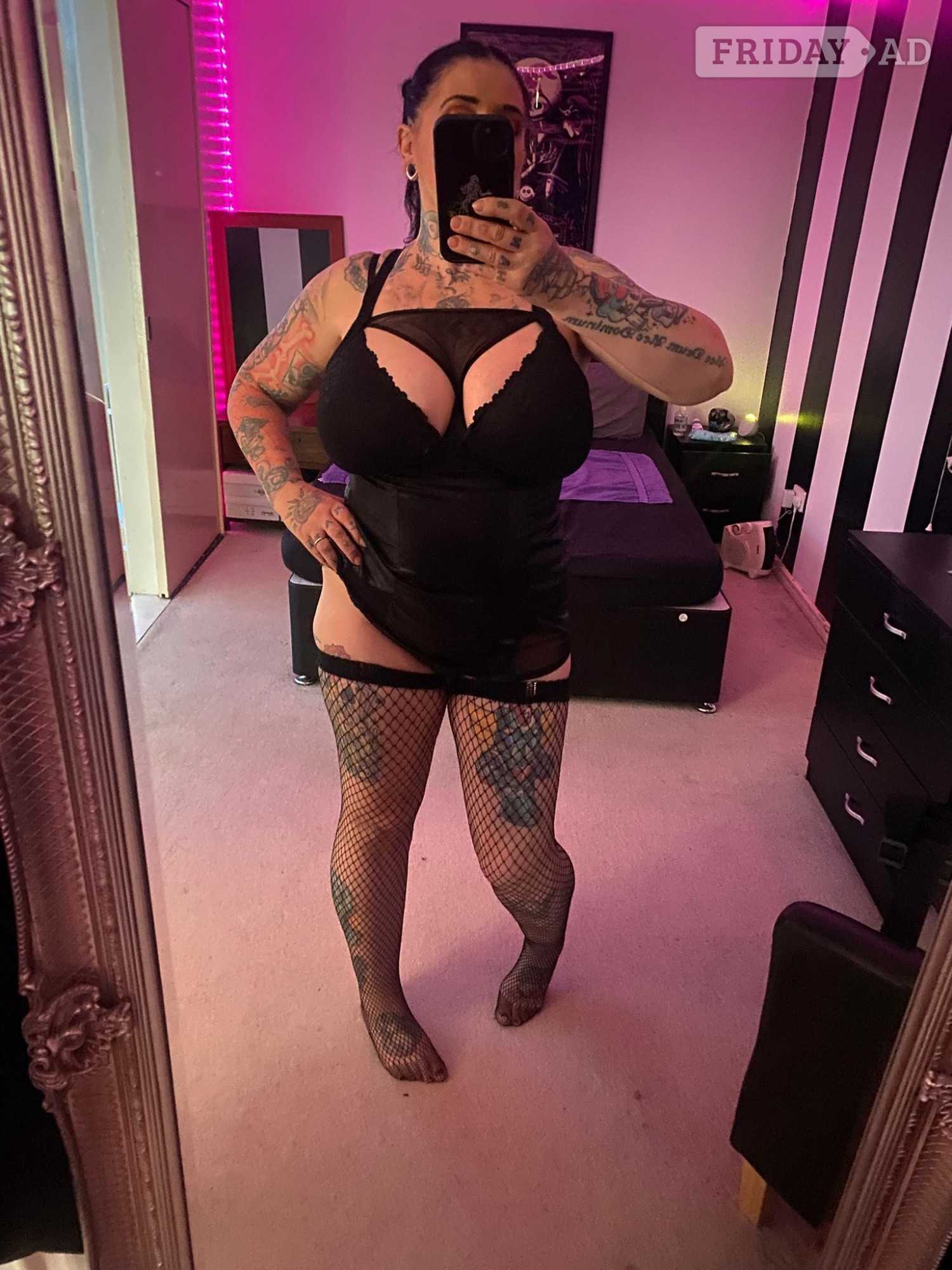 Roxy French Tattooed Medway Milf  main image