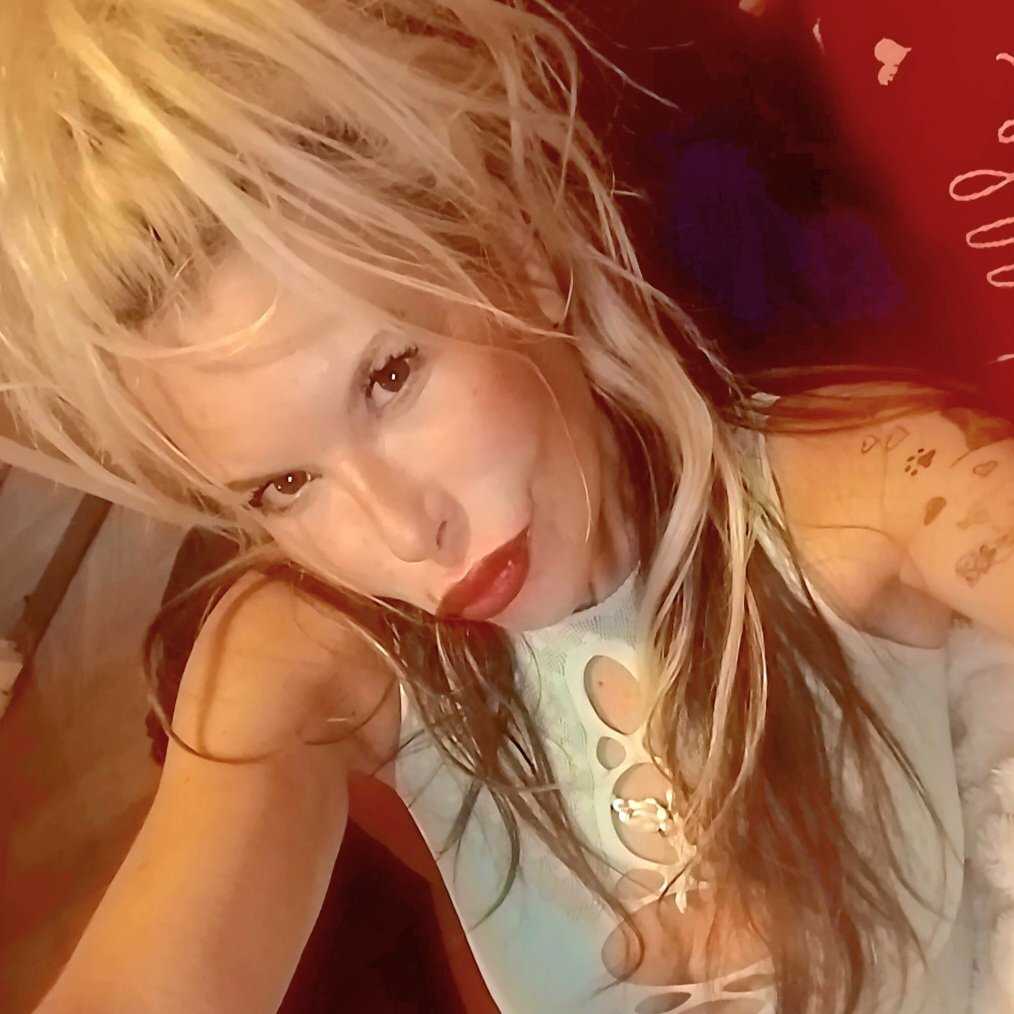 Based In East London /essex........hello Horny Gents!!! I'm Emma, A Frisky English Mature Blonde ....please Call main image