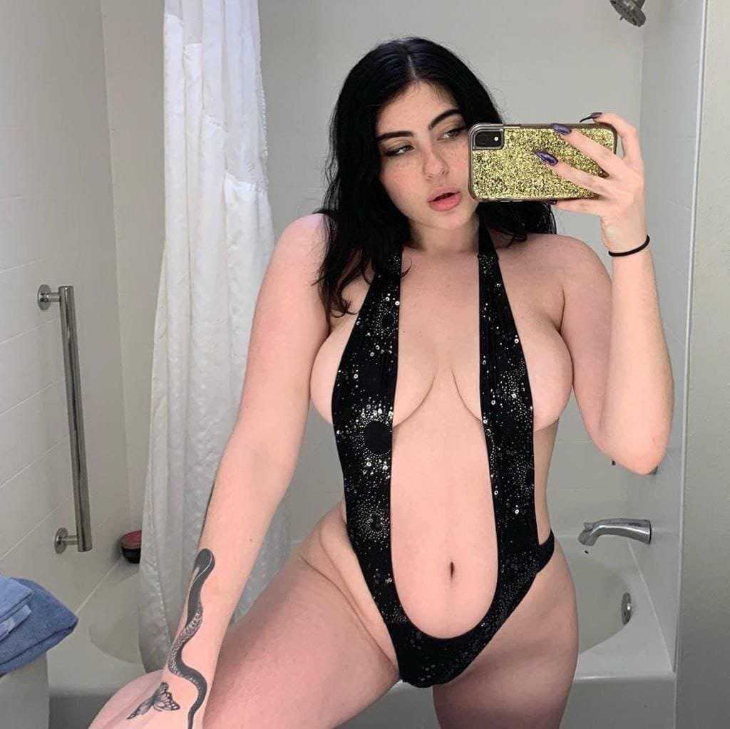 New Hot Babe In Town main image