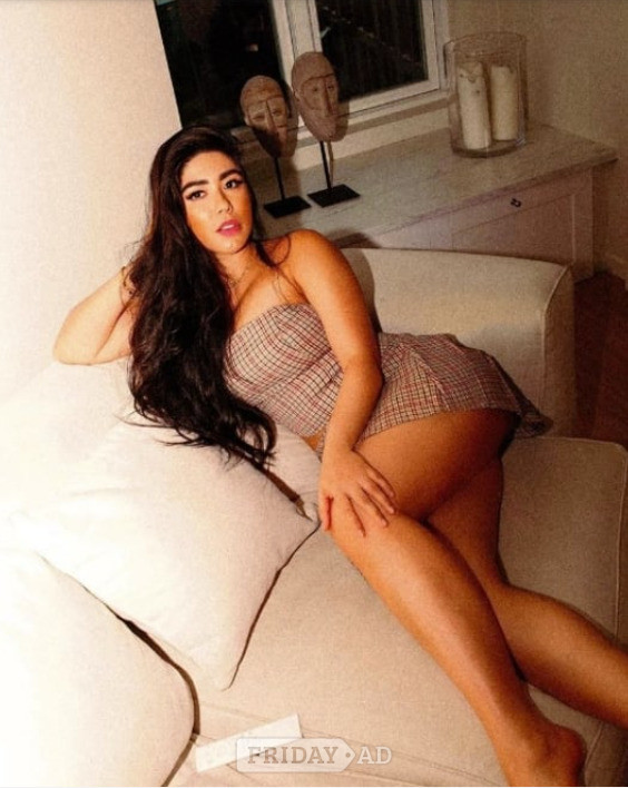 Gorgeous Larissa 25 Year Old Portuguese Goddess backdrop