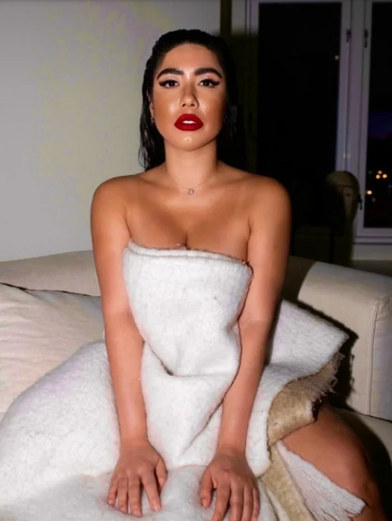 Gorgeous Larissa 25 Year Old Portuguese Goddess backdrop