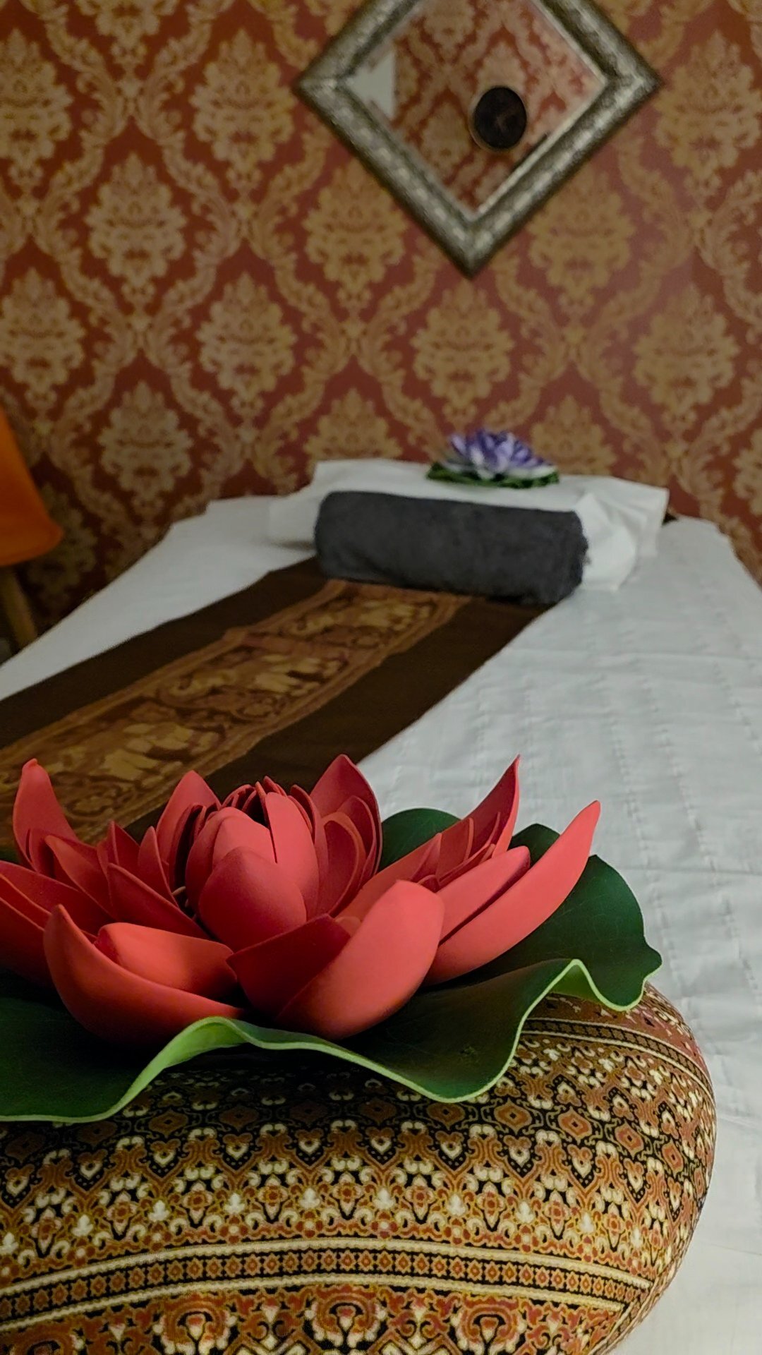 Pim, Thai Massage In Stroo 🔥🌸🌸🔥 backdrop