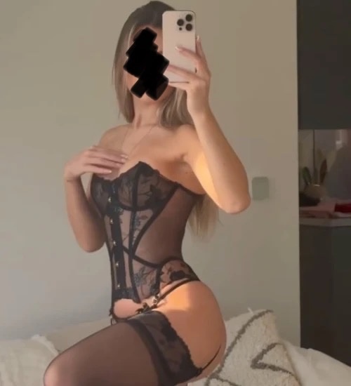 Hello Everyone Beatrice Here Only For 2 Weeks In Brighton And Hove 💕 backdrop