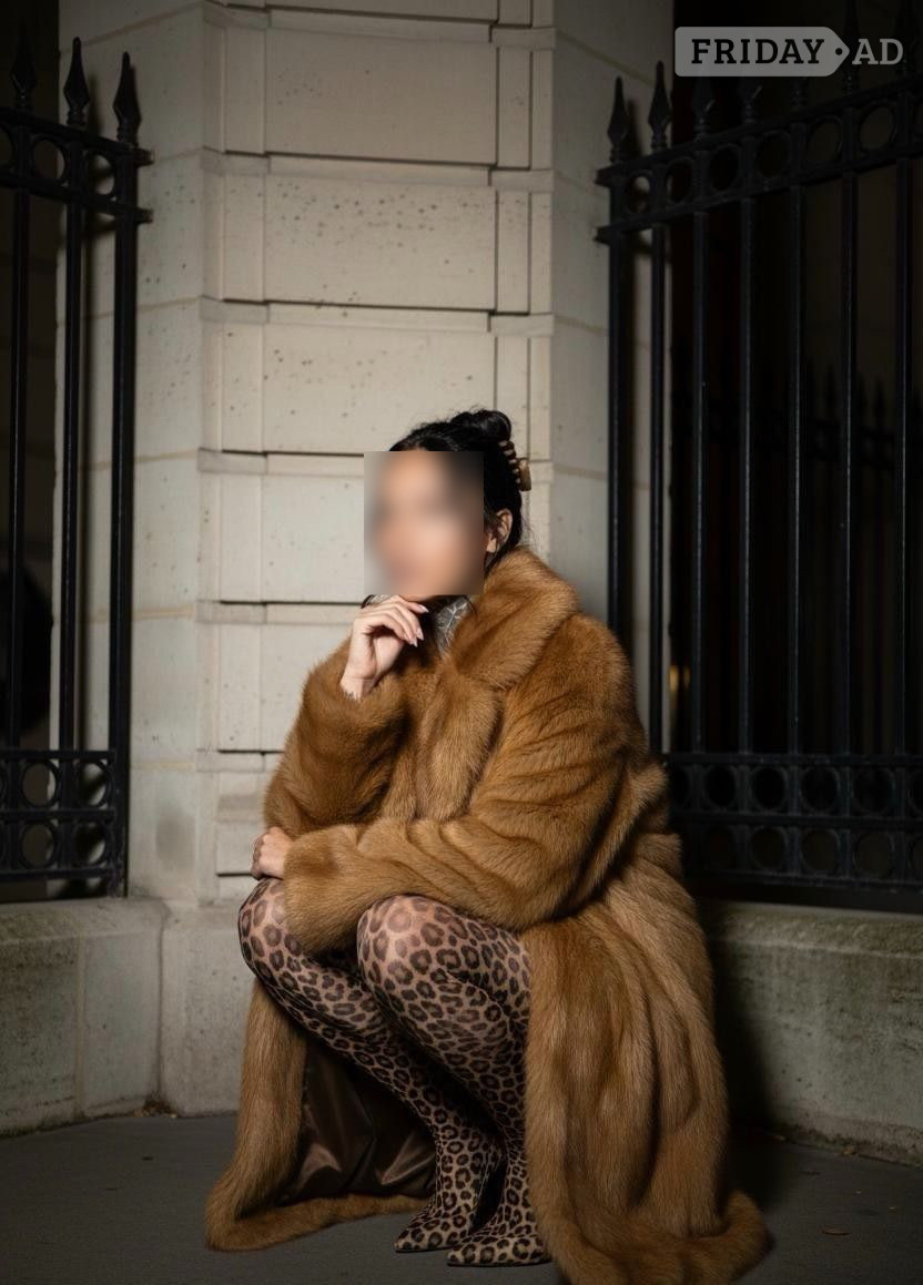 Get Bee To Join You For An Exciting Evening Of Sensual Pleasure! backdrop