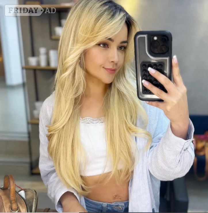 Irresistible Blonde With A Smile You Won’t Forge backdrop