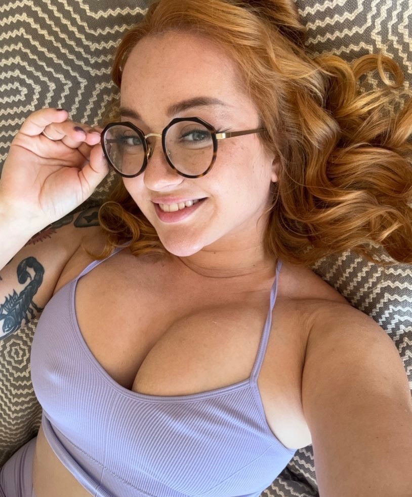 Come I Invite You To A Unique And Extremely Sensual Experience With Me backdrop