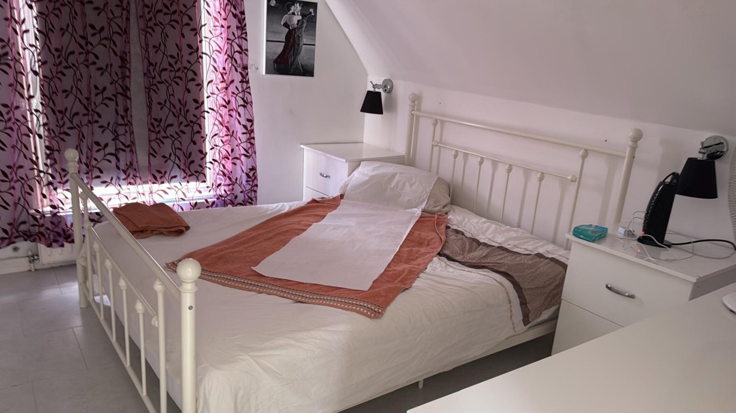 Sultry, British Goddess, Offering Luxurious Tantra Senual Erotic Massage.  backdrop