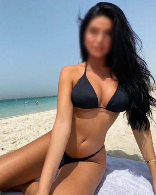 Spend A Delightful Evening With Antoina —she’s Ready To Make Your Night Truly Special. backdrop