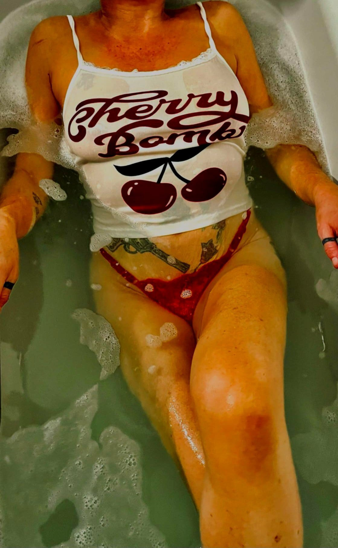 Based In East London /essex........hello Horny Gents!!! I'm Emma, A Frisky English Mature Blonde ....please Call backdrop