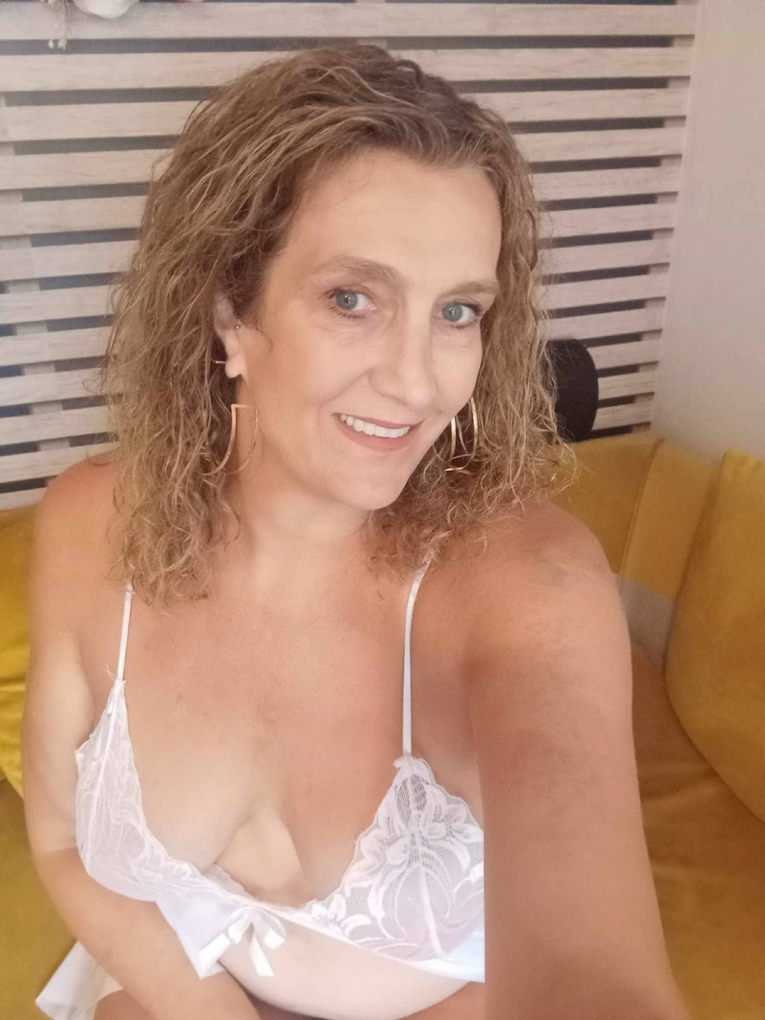 ⁹Mature tall slim blonde post op transexual image ⁹Mature tall slim blonde post op transexual image