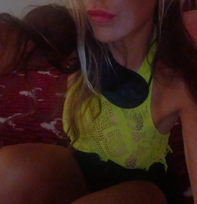 Based In East London /essex........hello Horny Gents!!! I'm Emma, A Frisky English Mature Blonde ....please Call backdrop