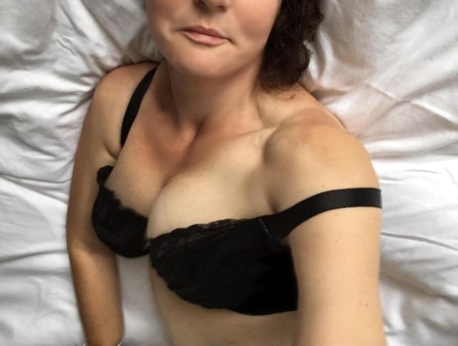 Outcalls Tonight 7pm To 11pm English Milf backdrop