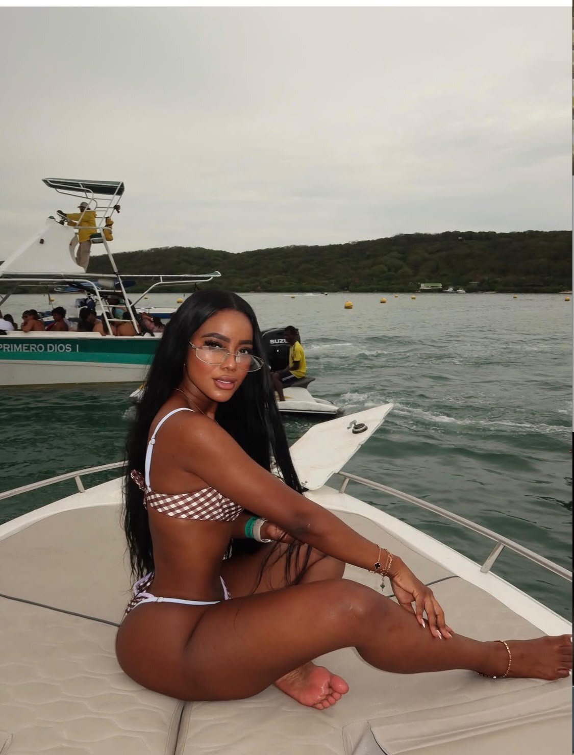 Hi Sofia Is Here, Black Girl From Dominican, Call Me On backdrop