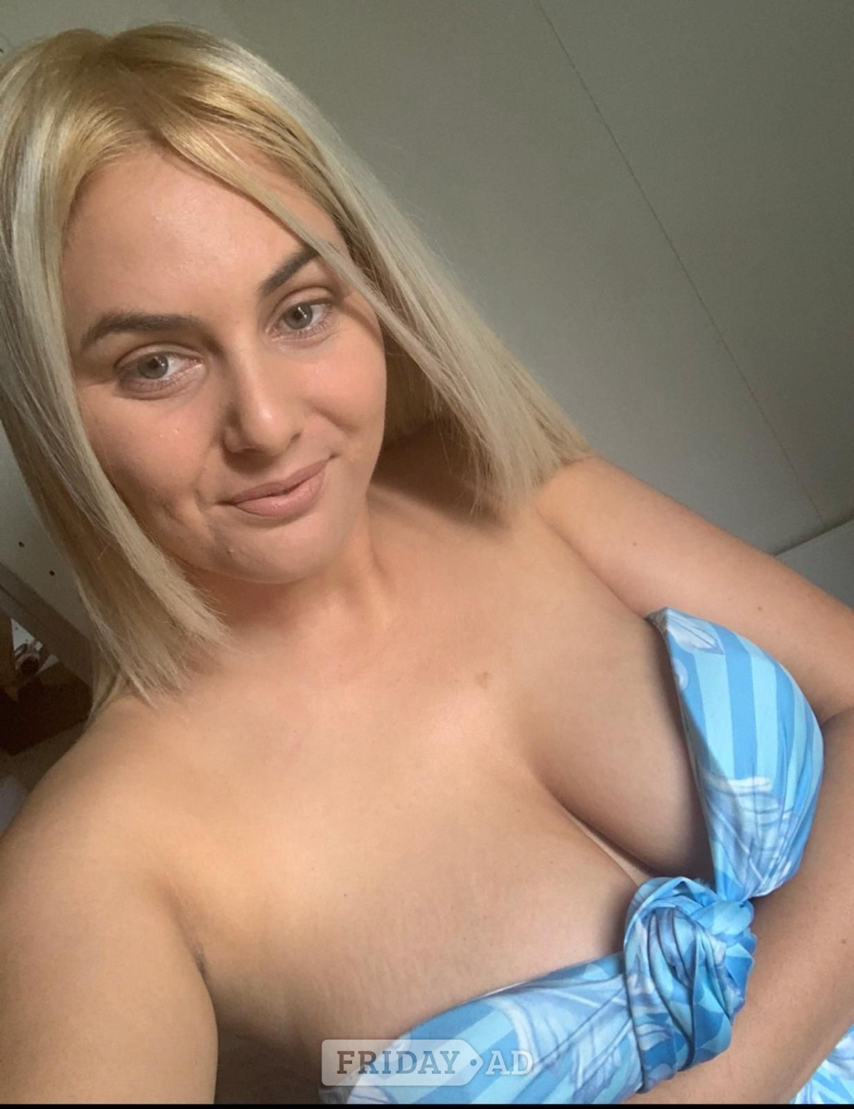 Tantric Massage& Escort Curvy Girl backdrop