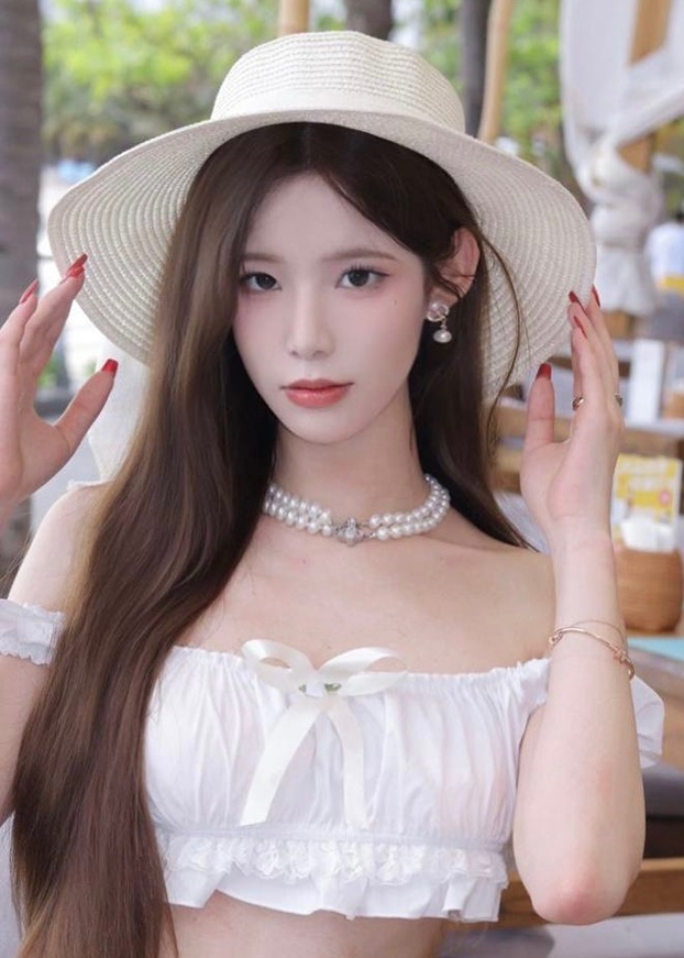 hot and sexy Japanese New Escort image