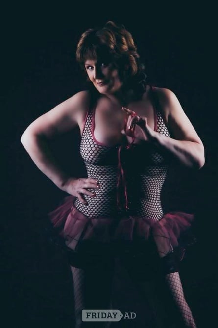 Bristol Mature Kitty Has It All! backdrop