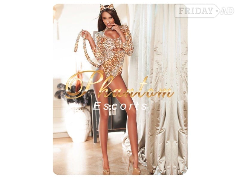 European Model In London! Stunning Sophie backdrop