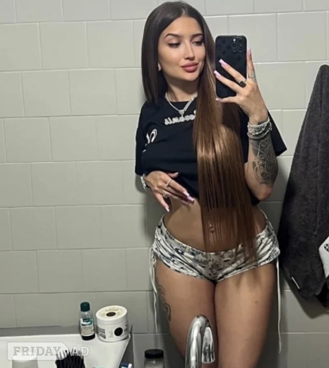 Italian Beauty, Verified And Real Photos, Amazing Body backdrop