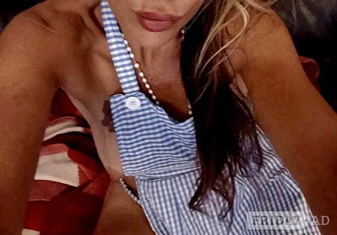 Based In East London /essex........hello Horny Gents!!! I'm Emma, A Frisky English Mature Blonde ....please Call backdrop