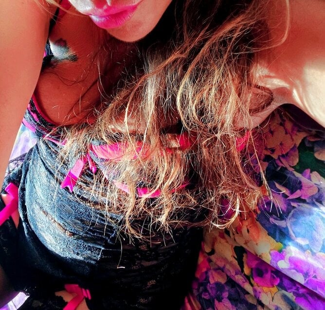 Based In East London /essex........hello Horny Gents!!! I'm Emma, A Frisky English Mature Blonde ....please Call backdrop
