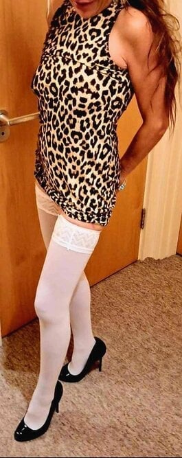 Based In East London /essex........hello Horny Gents!!! I'm Emma, A Frisky English Mature Blonde ....please Call backdrop