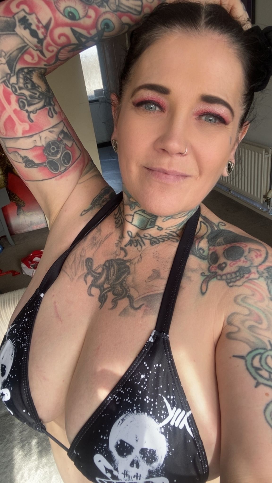 ROXY French Tattooed Medway Milf  image