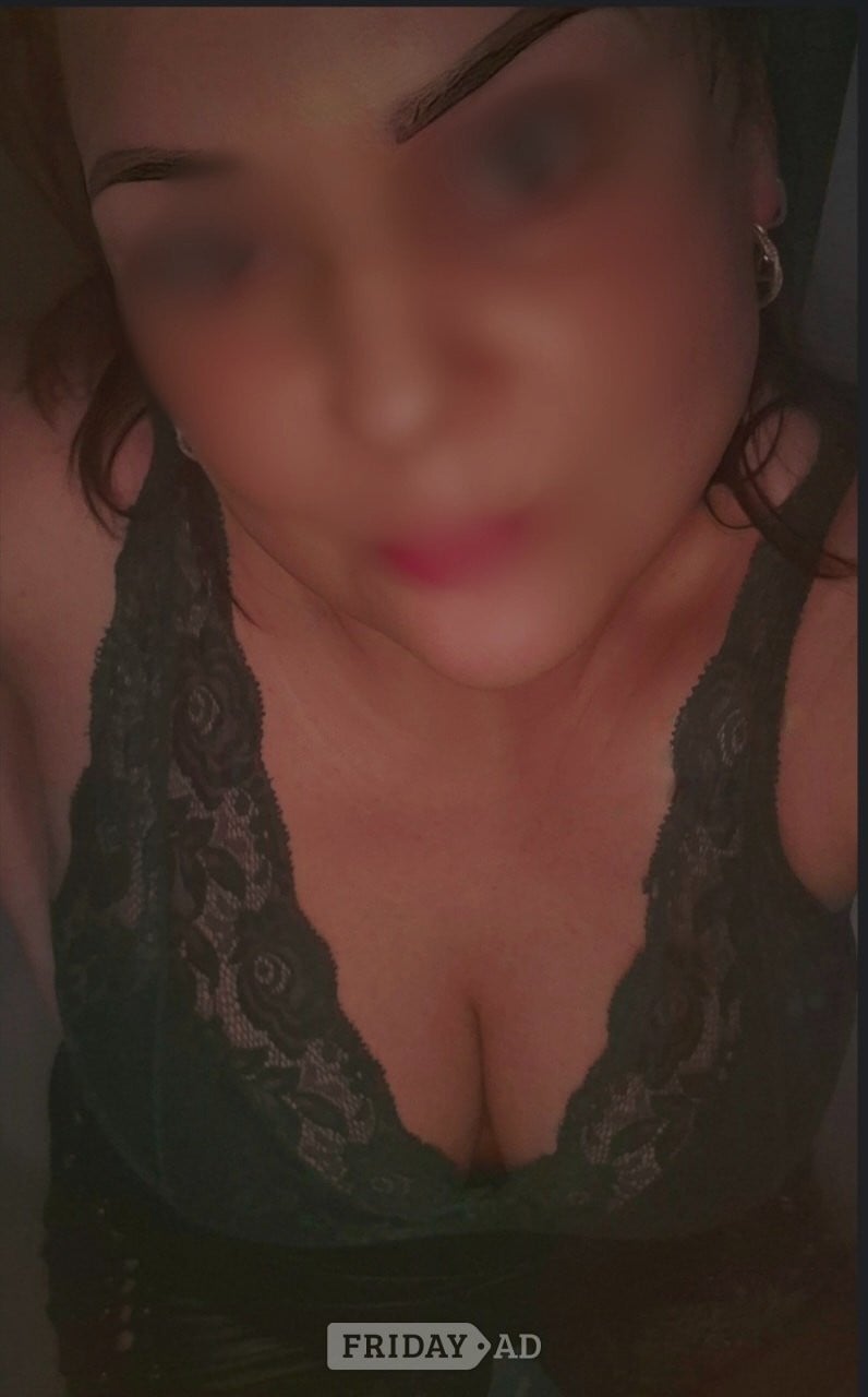 Lovely Polish 🇵🇱 Lady For Mature English Man!! backdrop