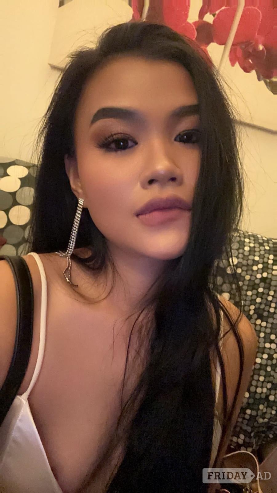 Nira Hot Thai  backdrop
