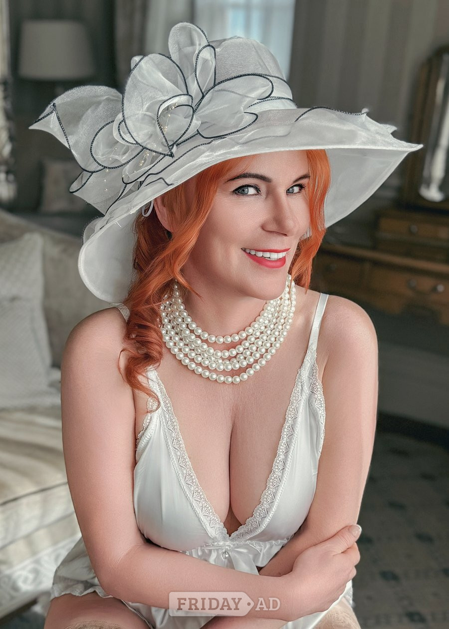 Mature Ella: Sensual Nude Body-to-Body &amp; Lingam Massage Sexy, stunning &amp; passionately skilled. Pure pleasure guaranteed. 💋 image